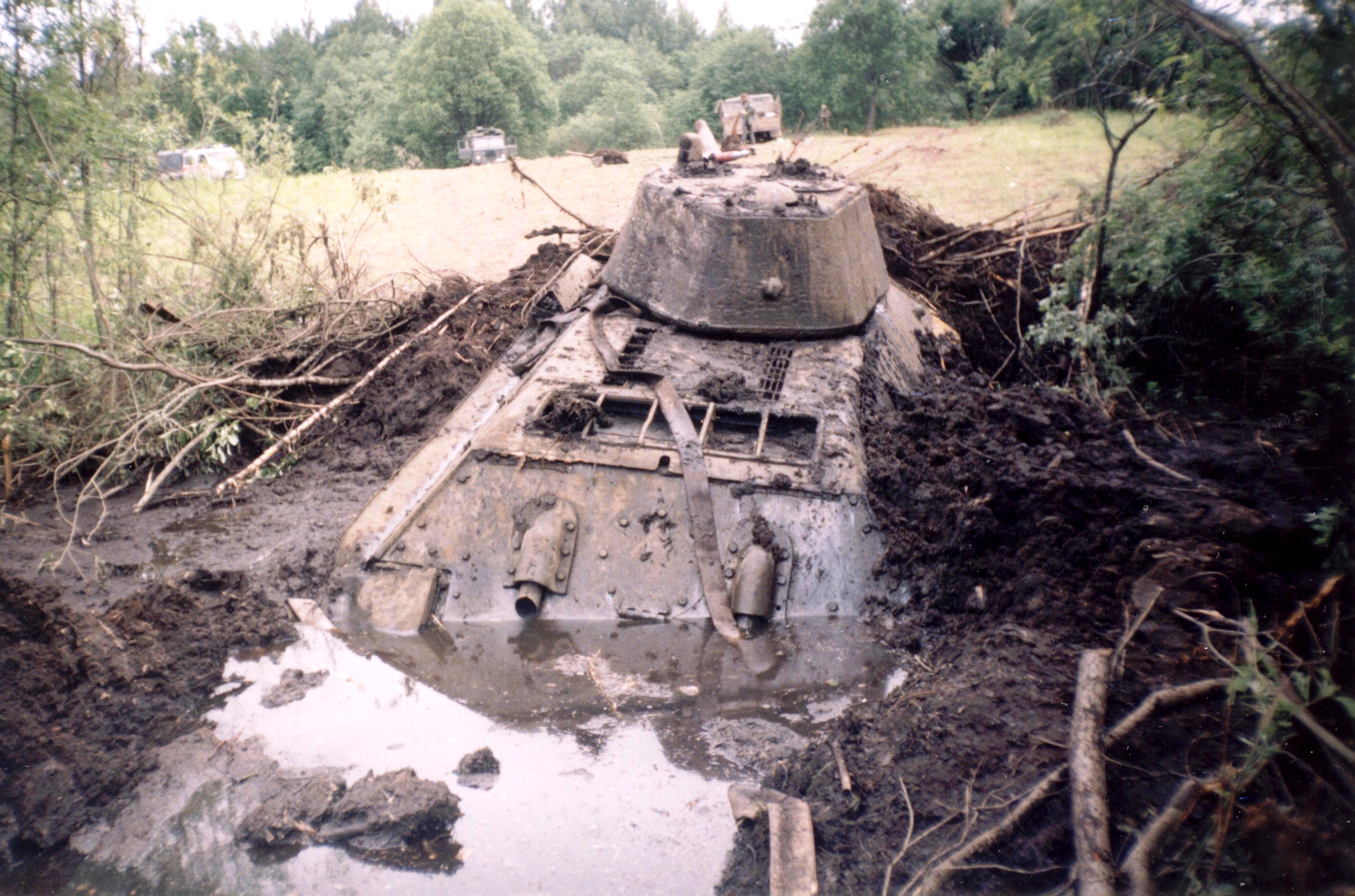 Танк т-34 из болота