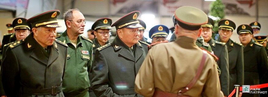 Военная делегация из Китая осмотрела музейную коллекцию парка «Патриот»