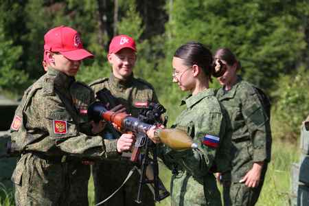 В парке «Патриот» продолжается военно-спортивная игра