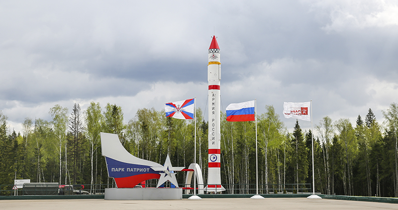 Памятник-монумент ракете «Космос-3М»