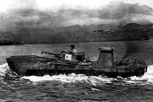 Японский плавающий танк Ka-Mи на плаву