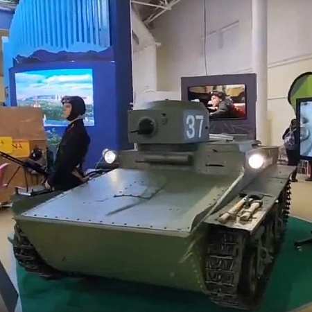 Танк Т-37а приехал на выставку