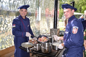 «Приготовление блюд национальной кухни командой  Сербии на конкурсе «Полевая кухня» Полигон «Алабино» (Россия), 2017 г.»