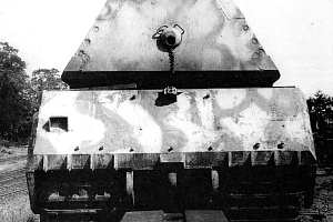 Немецкий сверхтяжелый танк «Мышь» на специальной железнодорожной платформе перед отправкой в СССР 1