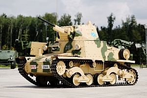 Отреставрированный лёгкий танк Fiat Ansaldo L6.40
