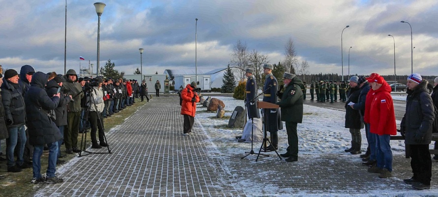 Камень КВОКУ установлен на Аллее памяти военных училищ СССР