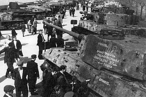 Тигр 2 на Выставке трофейного вооружения.Москва.1945г