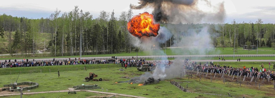 На Поле Победы прошла военно-историческая реконструкция