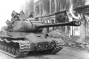IS_2-_-sovetskiy-tyazhelyy-tank_-1945-god
