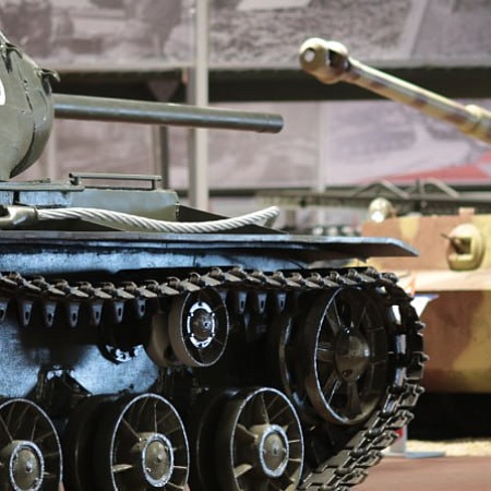 Мы рекомендуем посещать историческую танковую экспозицию с экскурсией.