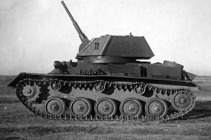 Опытный образец Т-80 на заводских испытаниях, ноябрь 1942г. Орудие поднято на максимальный угол возвышения.