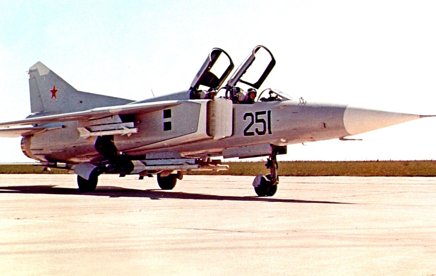 Самолёт МиГ-23УБ