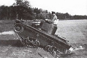 Танк Т-38 выходит на берег после форсирования реки. Московский военный округ, 1938 год (АСКМ)