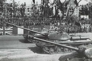 Tanki-IS_3-na-parade-soyuznikov-7-sentyabrya-1945g._-g.Berlin
