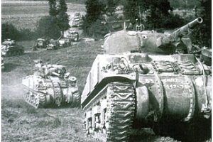 Танковая колонна средних танков М4 А4 на марше