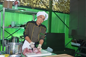 «Выступление команды Российской Федерации на II этапе конкурса «Полевая кухня».  Полигон «Алабино» (Россия), 2018 г.»