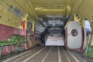 Ан-12 грузовой отсек1
