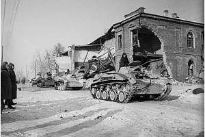 Kolonna-tankov-T_60-v-osvobozhdennom-YUkhnove.-Mart-1942g.