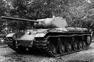 Опытный танк КВ-85Г (Объект 238) на Челябинском Кировском заводе. Июль 1943 года.