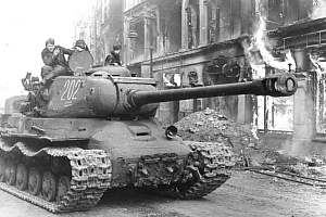 ИС-2 - советский тяжелый танк, 1945 год