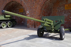 57_mm-pushka-ZIS_2-obr.-1943g.-v-Nizhegorodskom-kremle.