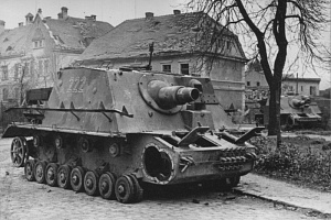 Брошенное немецкое штурмовое орудие «Brummbär»
