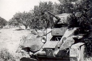 Tank-BT_5-respublikanskikh-sil-v-roshche-olivkovykh-derevev_-1937g.