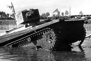 Танк Т-37А выезжает из воды