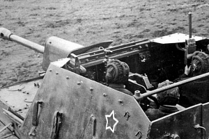 Ekipazh-SU_76M-vedet-ogon-po-protivniku-pryamoy-navodkoy