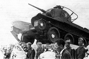 V-rayone-gory-Bain_TSagan-v-Mongolii-ustanovlen-tank-BT_5_-1939g.