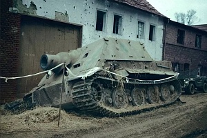 Podbityy-shturmtiger-v-Germanii_-1945-g.