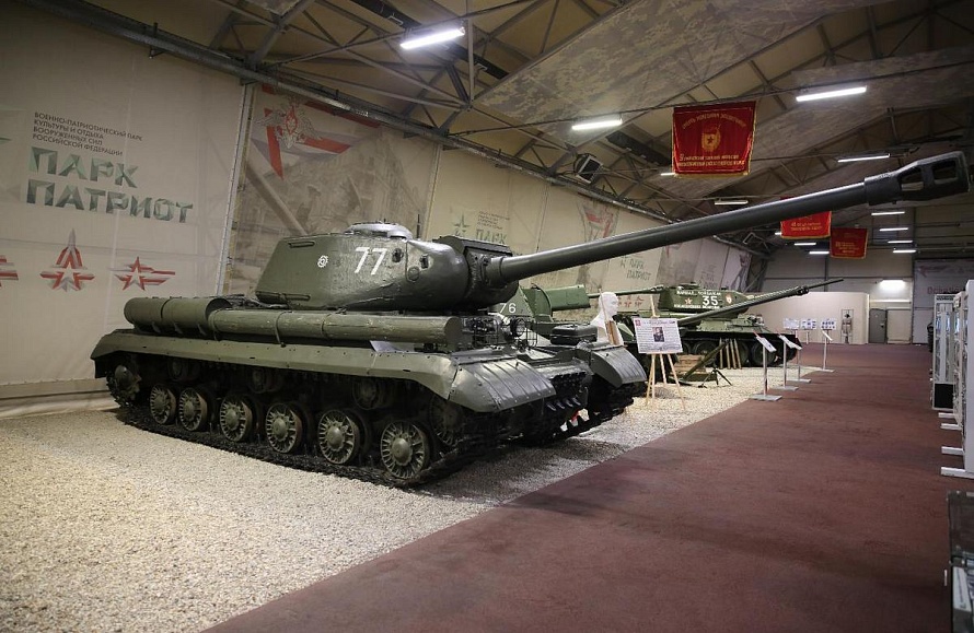 Тяжелый танк ИС-2