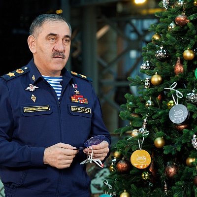 Генерал армии Юнус-Бек Евкуров принял участие в акции «Елка желаний»