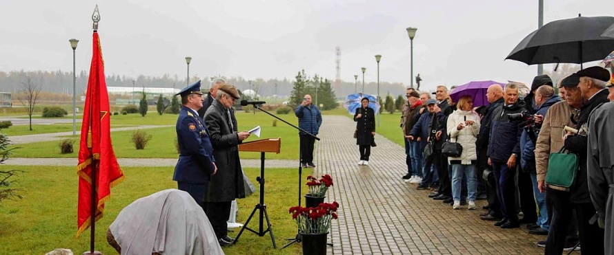 Открытие памятного камня КВИРТУ ПВО им. маршала авиации Покрышкина А.И.