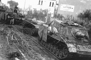 Немецкие самоходные орудия САУ Sturmpanzer IV «Brummbär» в